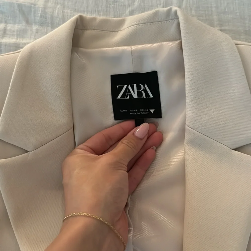 Zara Cropped Cream Blazer